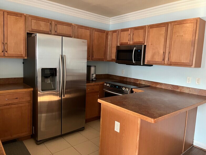 Building Photo - 5748 Hampshire Ln