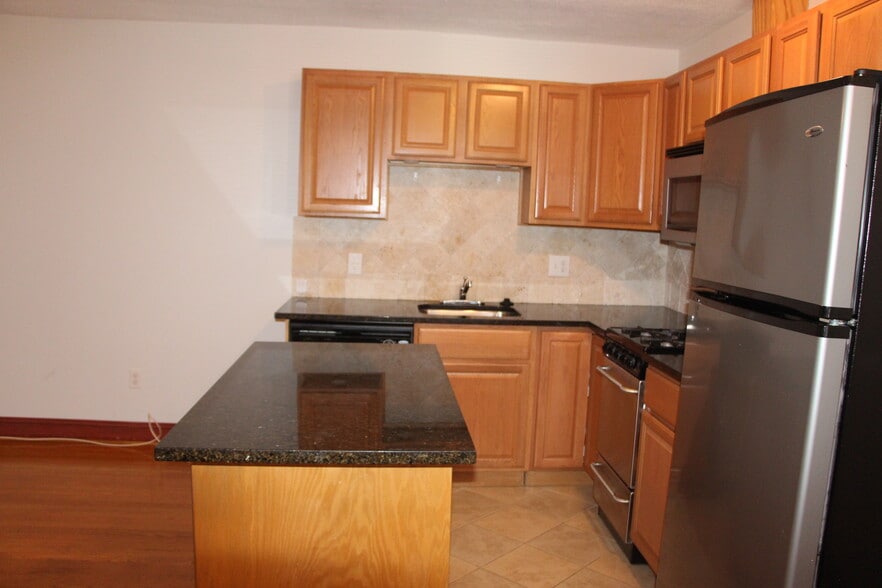 Building Photo - 634 N Monroe St