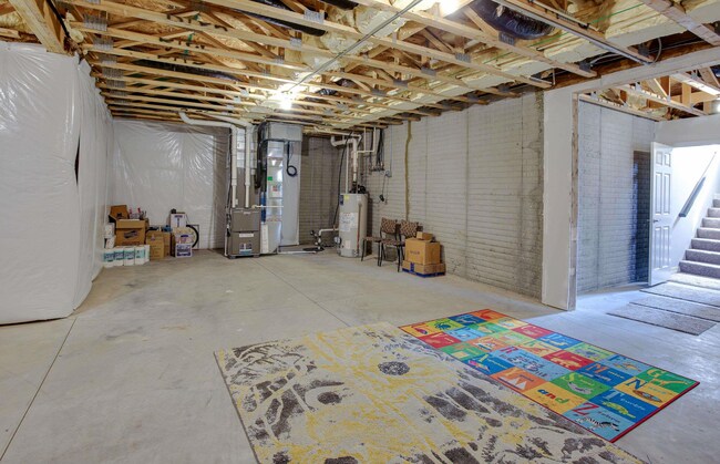 Building Photo - Stylish Living & Modern Comfort in Mission...