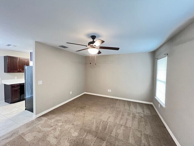 Building Photo - INCREDIBLE 3 Bedroom, 2 Bathroom Home in Ocala!!