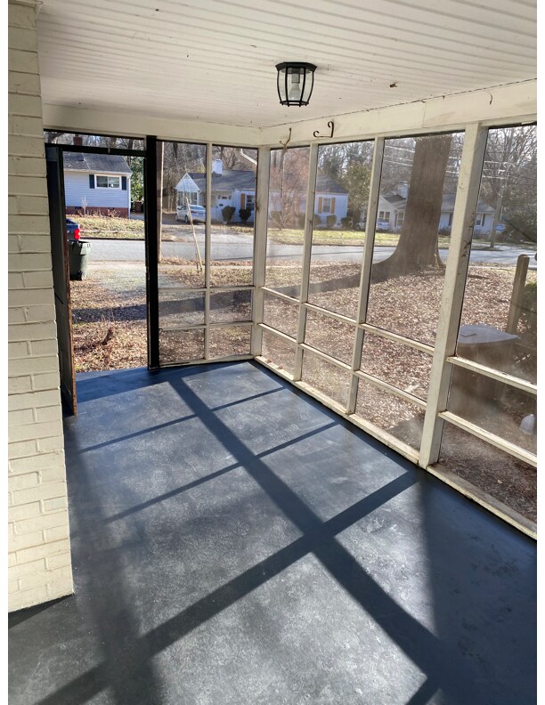 Building Photo - 3720 Manor Dr