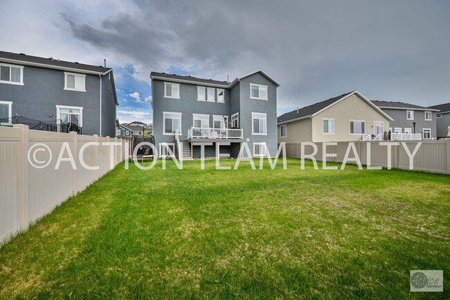 Building Photo - Single Family Home in Bluffdale!