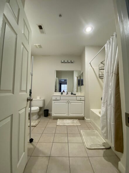 Building Photo - 1521 Cadfel Ct