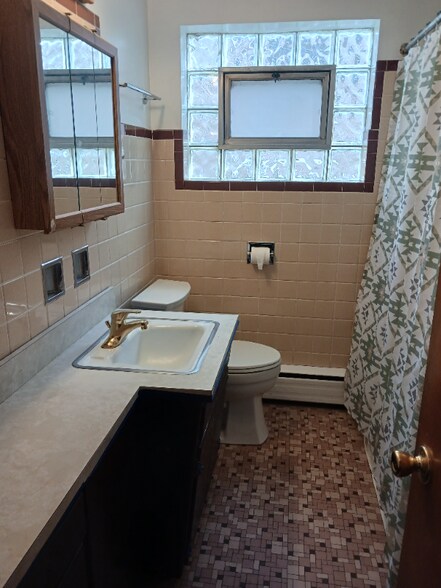 Primary Photo - 2759 N Rutherford Ave