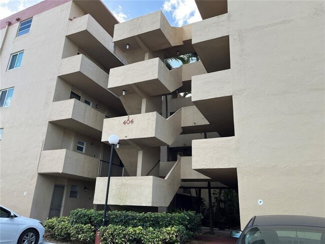 Building Photo - 404 NW 68th Ave