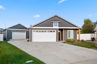 Building Photo - Newer Construction with 28X36 Shop!