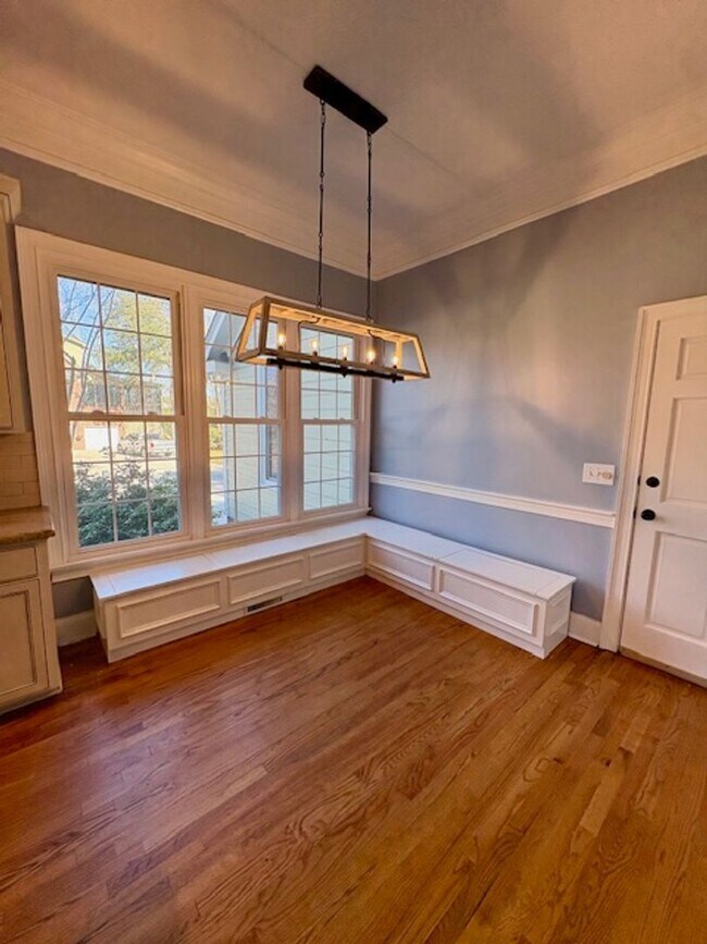 Building Photo - Spacious Five Bedroom Home in Mount Pleasant