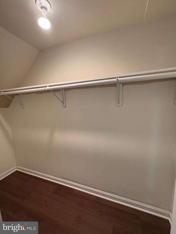 Building Photo - 2827 Slingerland Dr