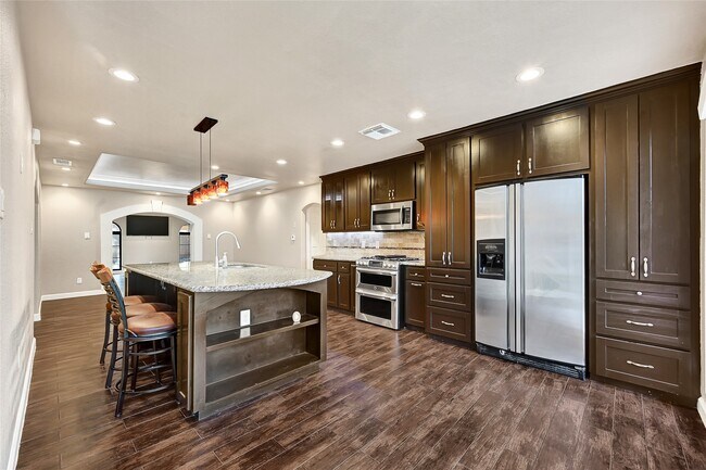 Building Photo - 10519 Pleasanton Dr