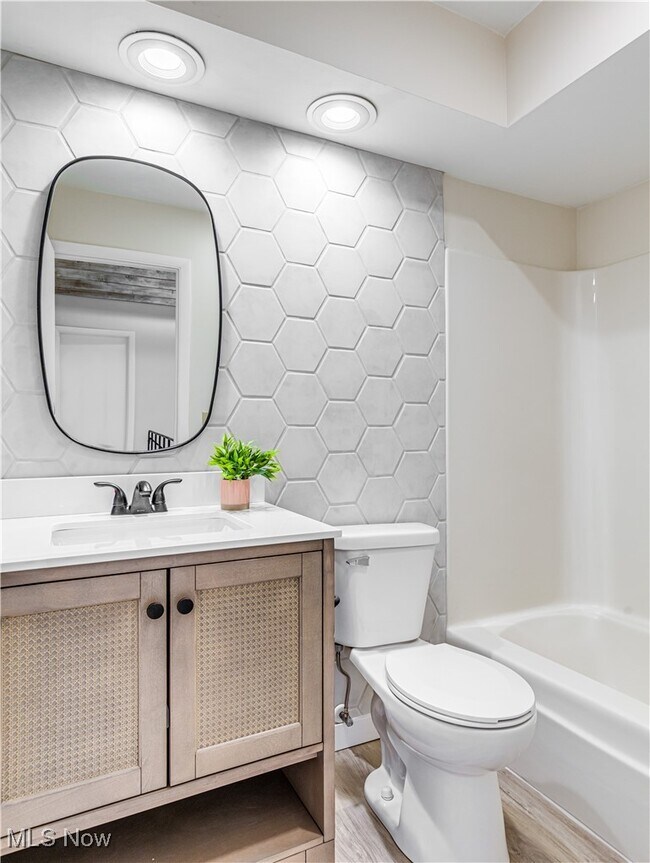 Building Photo - 2550 Chamberlain Rd