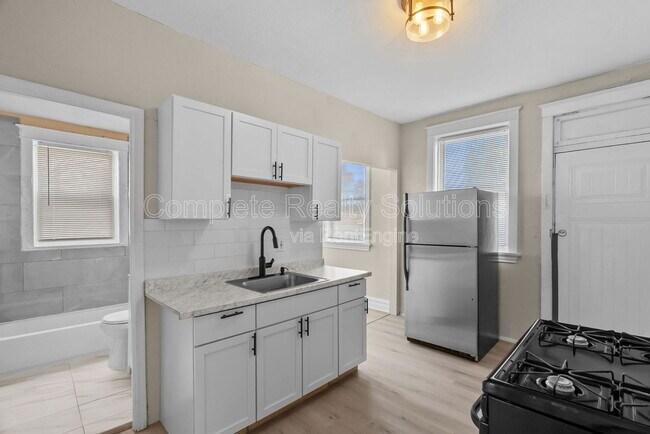 Building Photo - 4102 California Ave