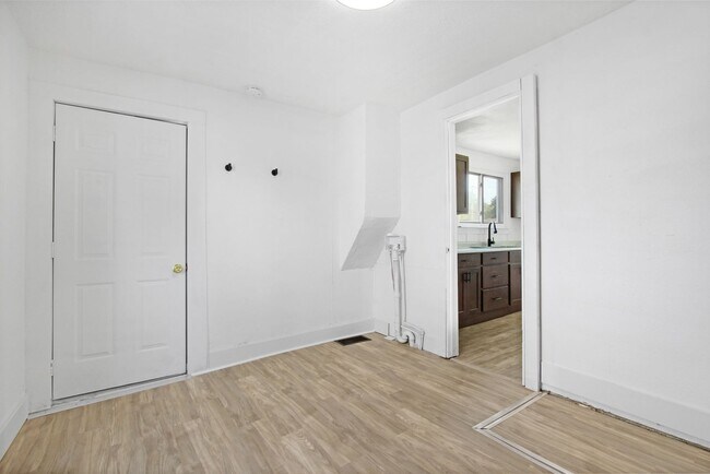 Building Photo - Wood St Home