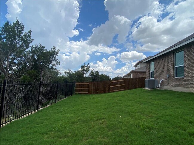 Building Photo - 305 Peace Pipe Way
