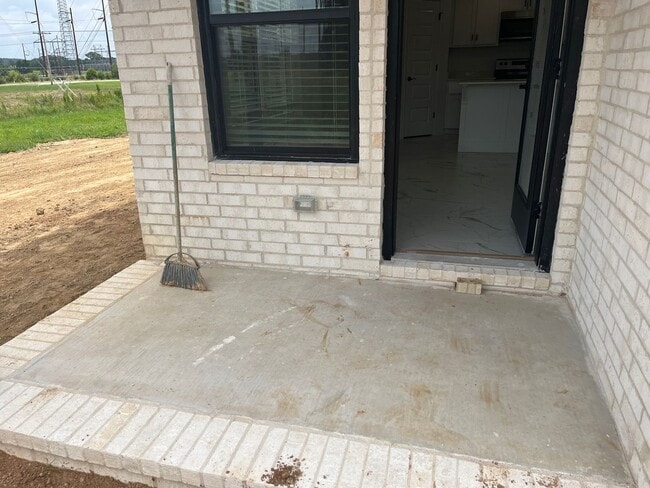 Building Photo - COX-NORTHRIDGE DR-2