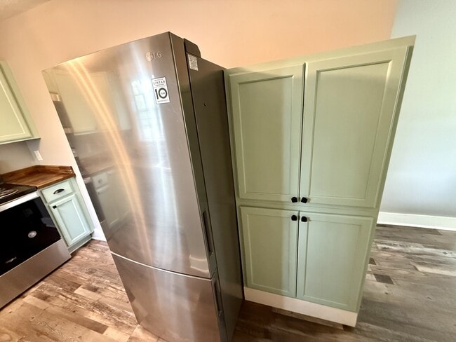 Building Photo - 1208 E Mt Vernon St