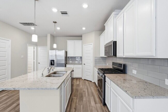 Building Photo - 1516 Lakeline Oak Dr