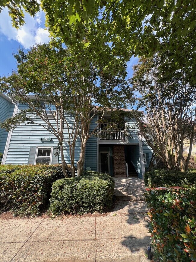 Building Photo - Charming 2-Bedroom in a Highly Sought-Afte...
