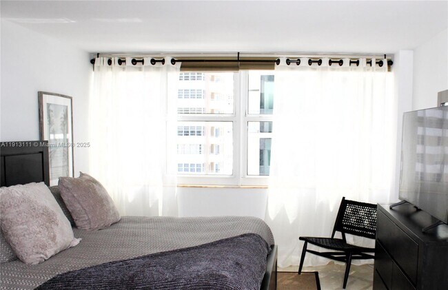 Building Photo - 2030 S Ocean Dr