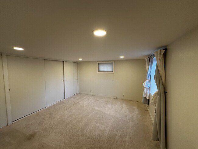 Building Photo - AVAILABLE NOW! "Charming 3-Bedroom Oasis with 2 Full Baths in the Sunset Neighborhood!"