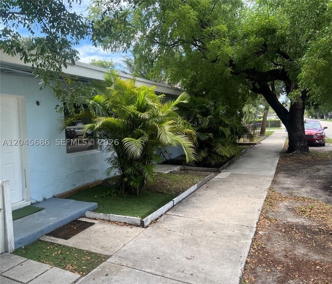 Building Photo - 2118 N 19th Ave