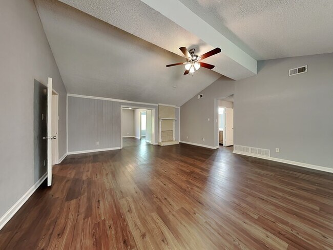 Building Photo - Heart of Garland Dream Home!