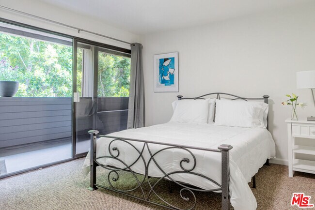 Building Photo - 110 N Barrington Ave