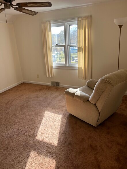 Bright Living Rm/ Bedroom - 126 Continental Ave