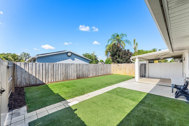 Building Photo - 7643 Overlook Rd