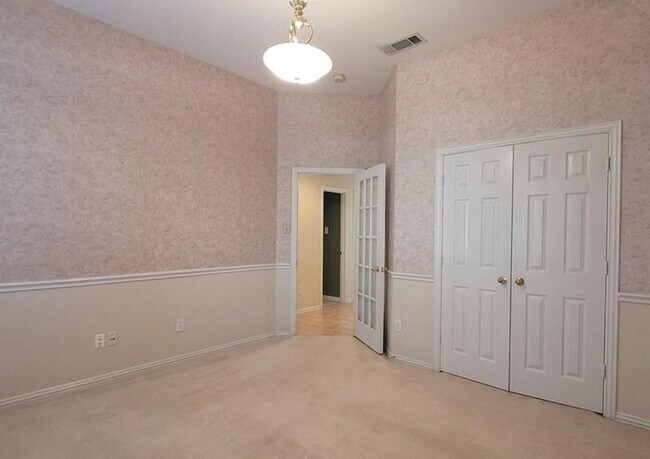 Building Photo - 6401 Dakota Dr