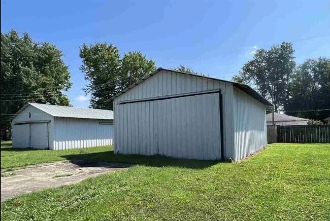 Building Photo - 4725 N Hendricks St