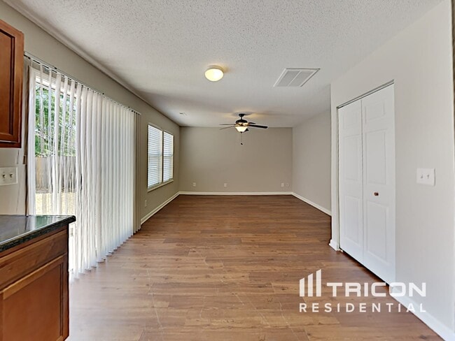 Building Photo - 925 Schofield Ln