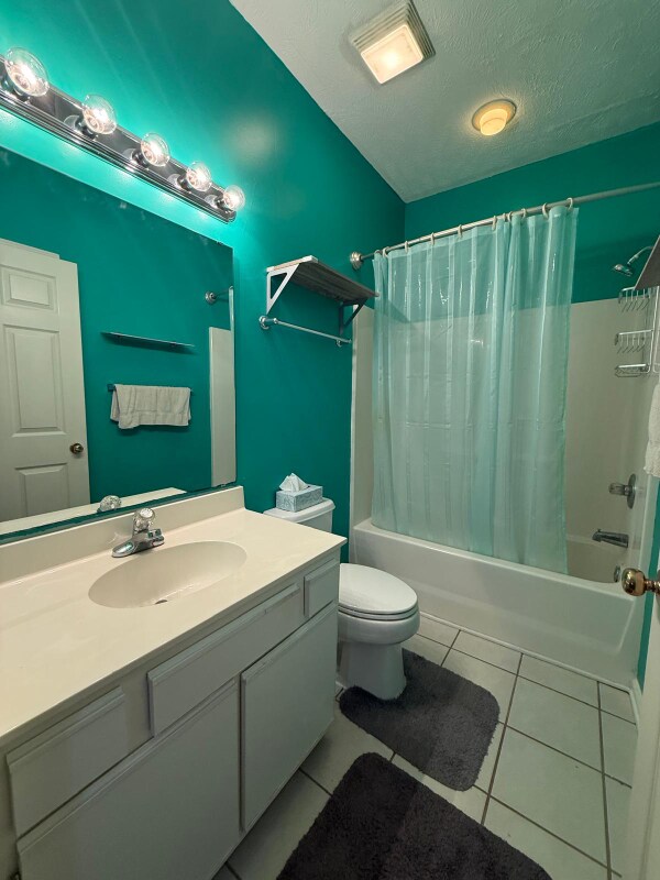 Building Photo - 472 River Oaks Dr