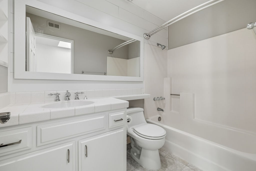 Building Photo - 501 Herondo St