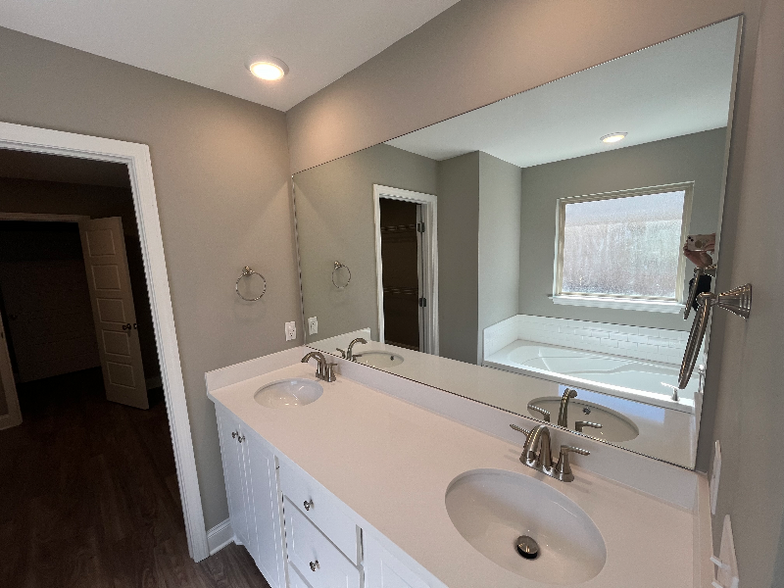 Building Photo - 541 Silver Hill Dr