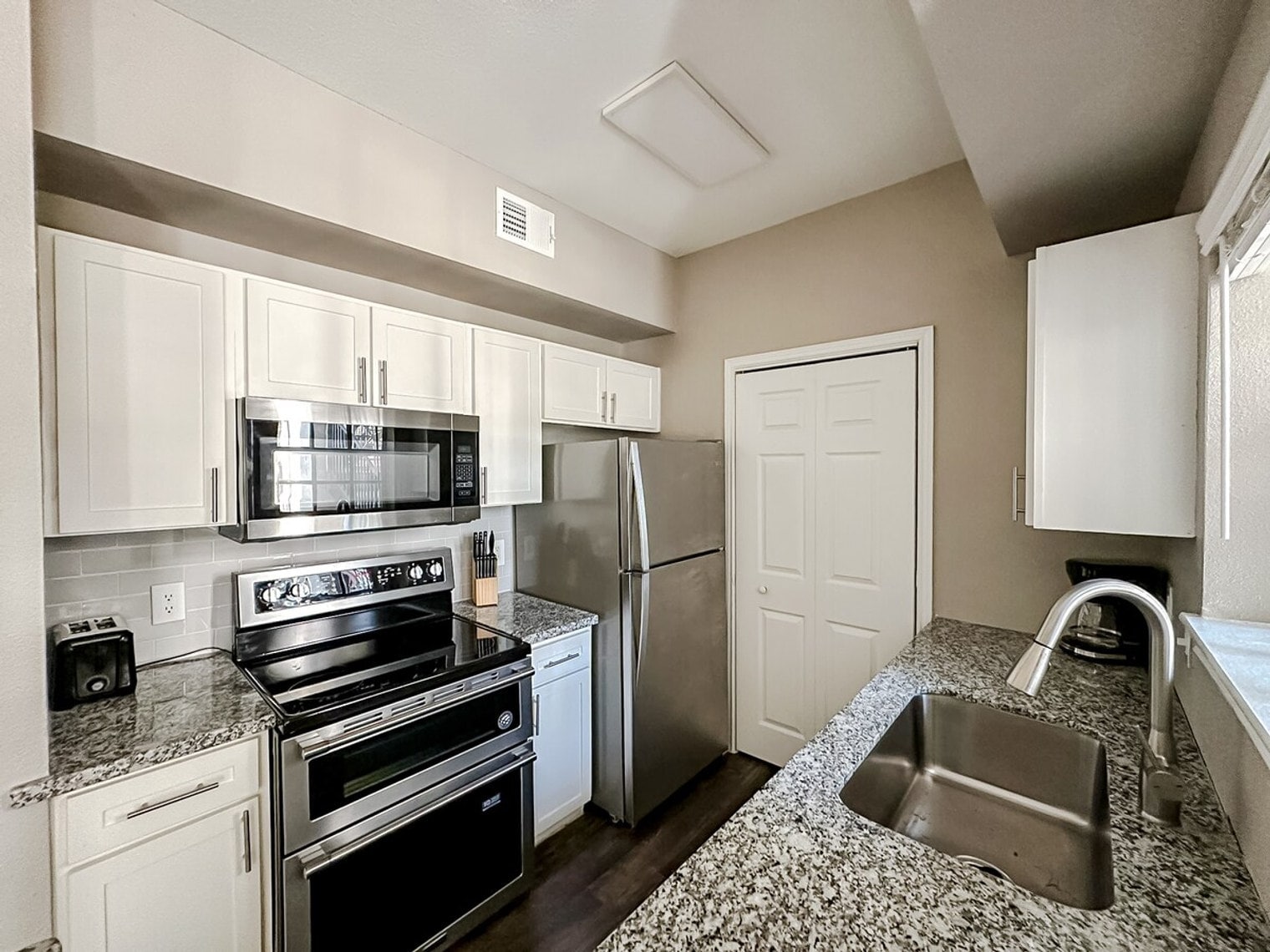 Building Photo - 6225 Saratoga Blvd