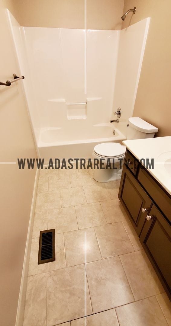 Building Photo - Gorgeous Updated Home in Blue Valley, South Overland Park-Available NOW!!