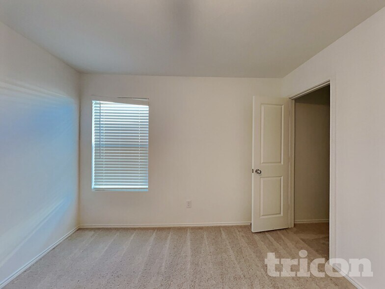 Building Photo - 617 Dashwood Dr