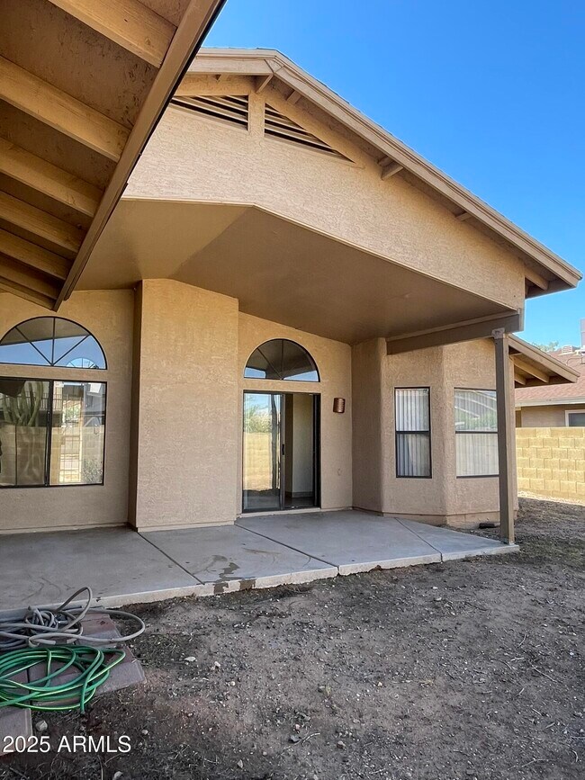 Building Photo - 6502 W Paradise Ln