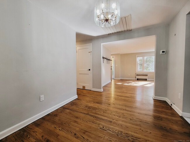 Building Photo - 90 Cedar Ln