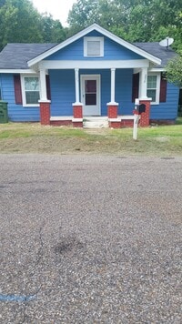 Building Photo - 2225 E 6th St