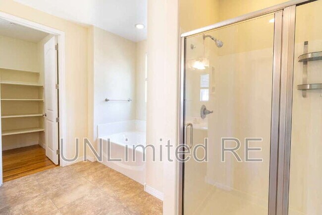 Building Photo - 3247 Merryvale Ln