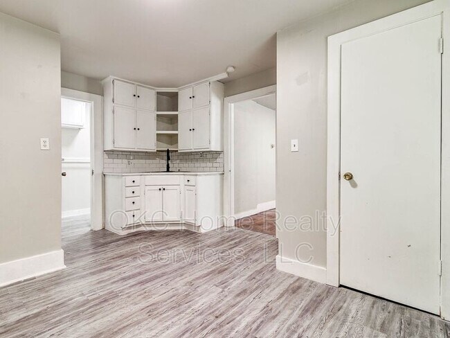 Building Photo - 1740 NW 11th St