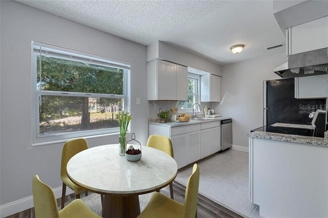 Building Photo - 3628 Chalet Ct