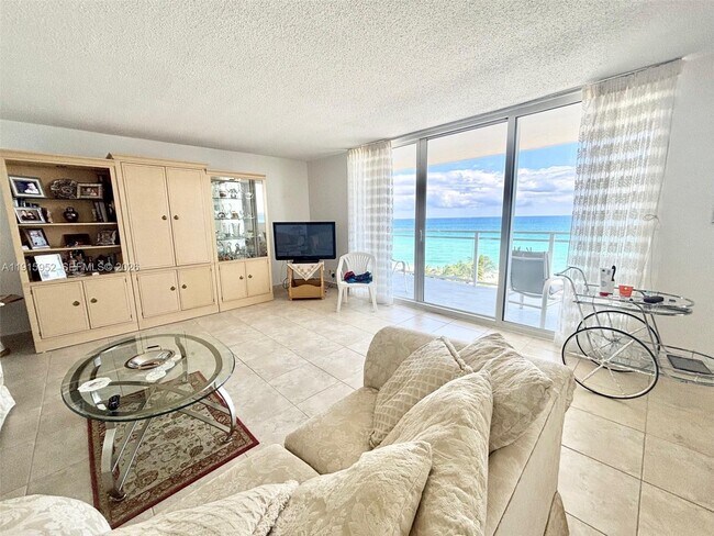 Building Photo - 2030 S Ocean Dr