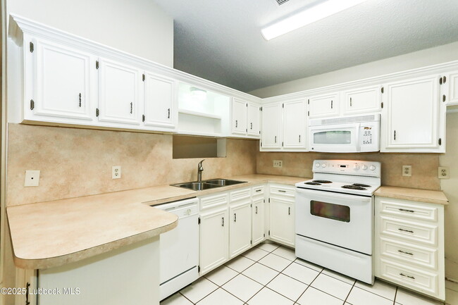 Building Photo - 6802 Frankford Ave