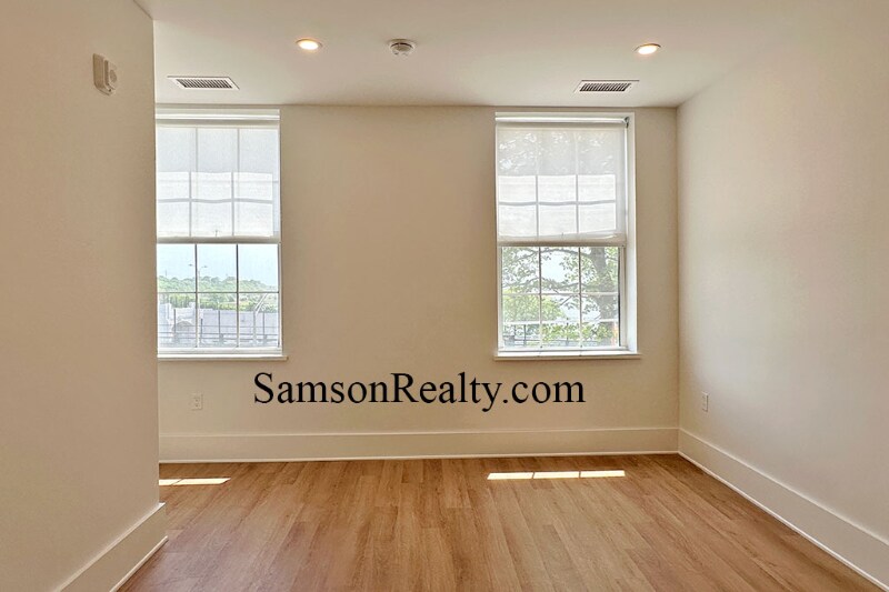 Building Photo - 31 Hope St