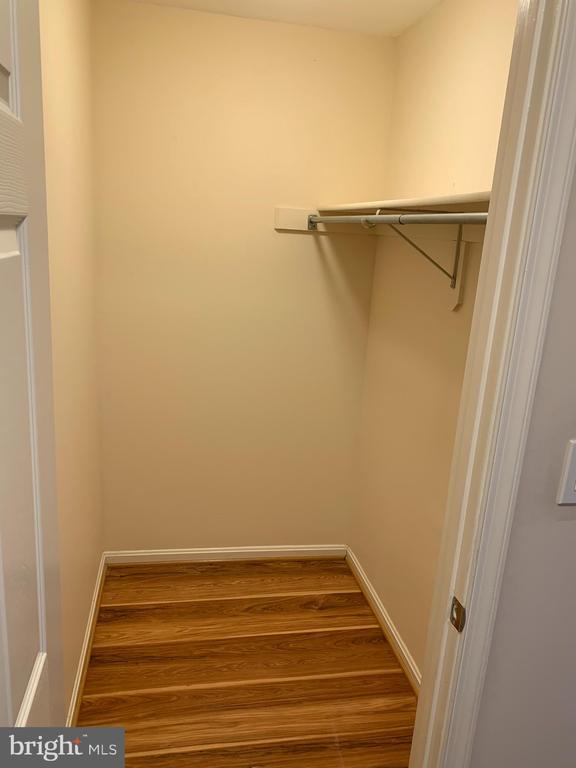 Building Photo - 2 Normandy Square Ct