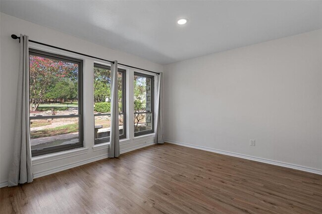 Building Photo - 104 Timpanagos Dr