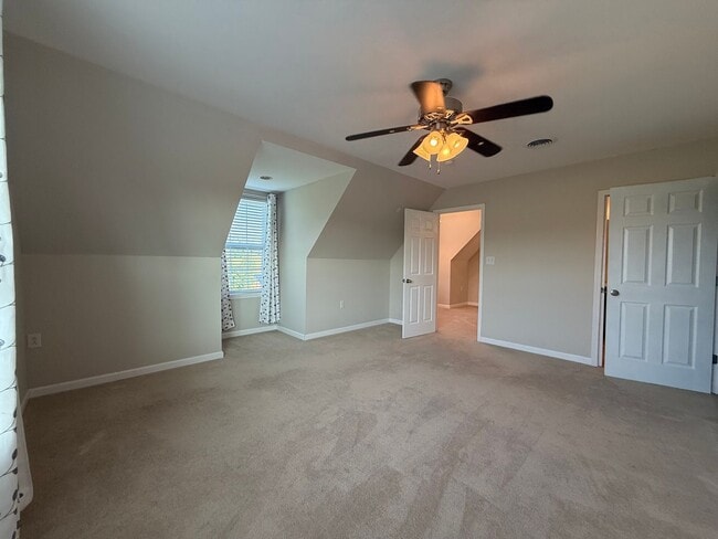 Building Photo - 3 Bedroom 3.5 Bathroom Home Located in Greeneville, TN