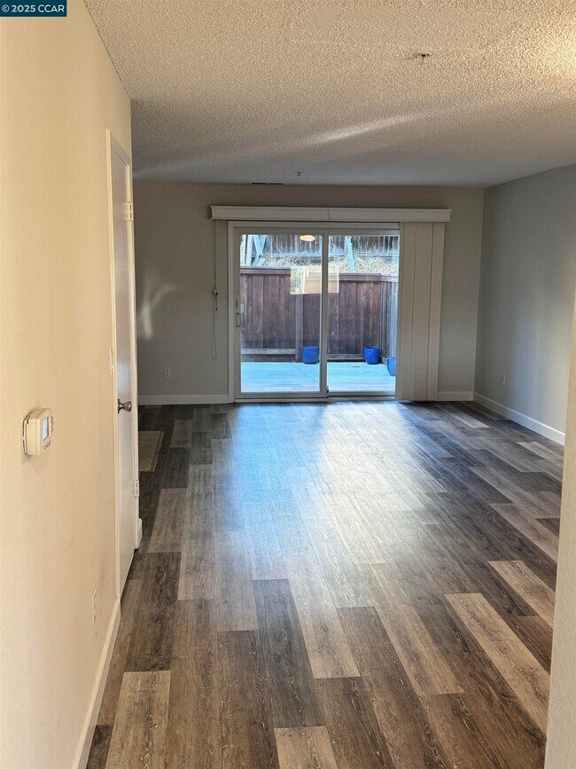 Building Photo - 1085 Murrieta Blvd